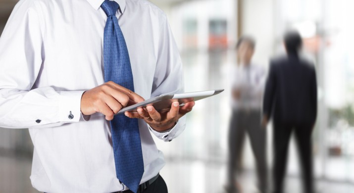 Businessman-using-tablet-in-the-office